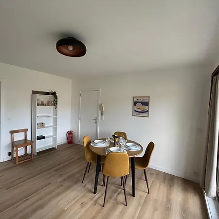 Cozy 1-bedroom Near The In T59 *